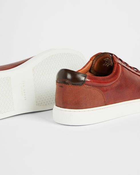 <P><Span Style="Text-Decoration: Underline;" Data-Mce-Style="Text-Decoration: Underline;">Leather Sneaker</Span></P>
<P>‚Ä...